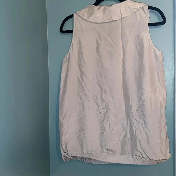 Banana Republic sleeveless 100% silk ruffle women’s top - size medium - Picture 5 of 5
